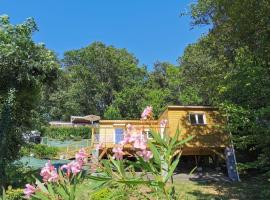 Le lodge sur pilotis，位于Fichous-Riumayou的酒店