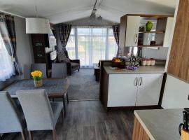 RJ Luxury Caravan Hire With Hot Tub，位于塔特舍尔的豪华帐篷营地