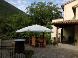 Bed & Breakfast SENTIERO 54，位于CantianoTelecabina Caprile Monte Acuto附近的酒店