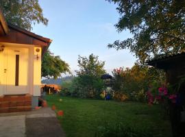 Charmantes Ferienhäuschen Birdland zwischen München und Augsburg，位于Ried的酒店