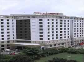 艾哈迈达巴德普莱德广场酒店，位于艾哈迈达巴德Vastrapur Lake附近的酒店