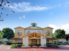 La Quinta Inn & Suites by Wyndham Irvine Spectrum，位于尔湾的酒店
