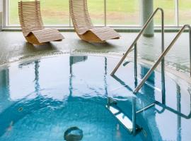 Holiday Club Salla Apartments，位于萨拉的带泳池的酒店