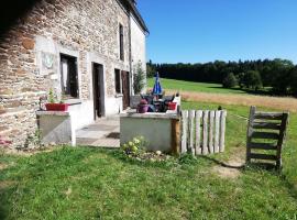 gite les chaumeix，位于Prondines的酒店