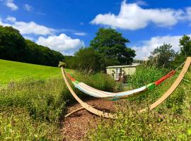 Mid Wales Luxury Huts，位于Darowen的酒店