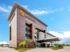 La Quinta by Wyndham McAllen Convention Center，位于麦卡伦的带泳池的酒店