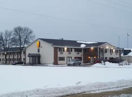 Super 8 by Wyndham Plover Stevens Point Area，位于Plover的酒店