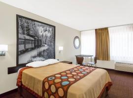 Studio Pines Motel，位于派托普湖畔的酒店