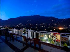 47hill hotel，位于Bajaura的酒店