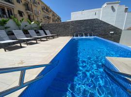Hotel Brö-Adults Recommended，位于马拉加的带泳池的酒店