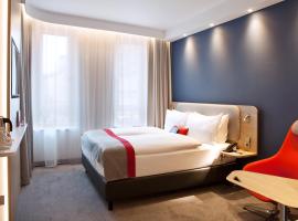 Holiday Inn Express - Saarbr&uuml;cken by IHG，位于萨尔布吕肯的带停车场的酒店