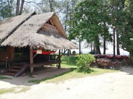 Fisherman's Hut , ขนำชาวเลโฮมสเตย์，位于帕克蒙的旅馆