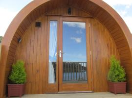 Loch Cromore Holiday Pods，位于Cromore的酒店
