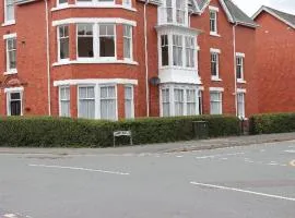 Spacious & Cozy Mid Wales Town Centre Apartment, With Bike Storage