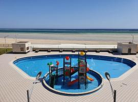 Holiday Villa Yanbu Resort شركة الصنوبرة الفندقية，位于延布的酒店