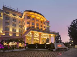 Ramada Plaza By Wyndham, Chandigarh Zirakpur，位于钱德加尔的豪华型酒店