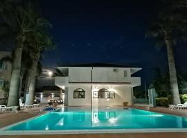 Villa Laura Residence Hotel Apartments & Studios，位于阿谢亚的酒店