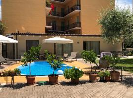 Appartamenti Villa Dall'Agnola，位于加尔达人鱼湾公园附近的酒店