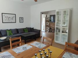 Flóra House 3 minutes from Lake Balaton，位于凯斯特海伊的酒店