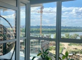 4 rooms apartment with a view to the Dnieper River，位于基辅的度假村