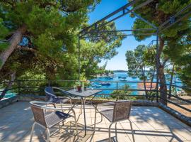 Sunny Days ''Sara'' - ZF Hvar，位于赫瓦尔的自助式住宿