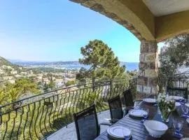 Villa overlooking the sea near Cannes, heated pool - by feelluxuryholidays