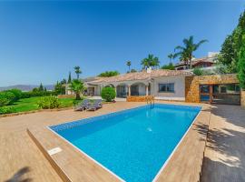 Villa Mimosa sleeps 8 with Heated Pool，位于圣费德洛斯博利什的度假屋