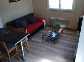 乐布勒伊旅馆，位于Piney的酒店