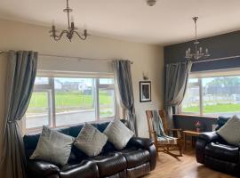 Wild Atlantic Way Cottage，位于阿基尔的酒店