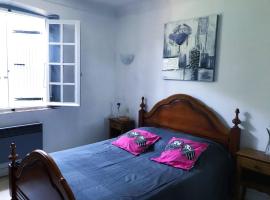 Chambre Privée dans Villa Provençale，位于圣特罗佩的酒店