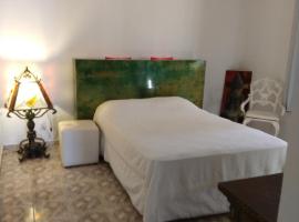 Casa da Lili-ESPAÇO INDEPENDENTE E PRIVATIVO，位于布罗塔斯的酒店