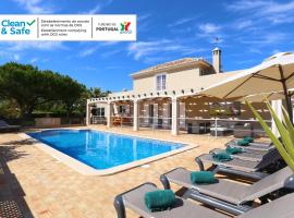 Quinta do Pinheiro Manso - Holidays Villa - Marinha Beach，位于卡武埃鲁的酒店