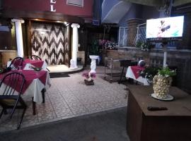 Hotel La Carina，位于格罗塔米纳尔达的酒店