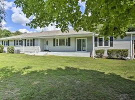 Serene Home on Pond - 5 Mi to Dtwn Greensboro