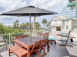Atlantic Shores Getaway steps from Jax Beach Private House Pet Friendly Near to the Mayo Clinic - UNF - TPC Sawgrass - Convention Center - Shopping Malls - Under 3 Hours from DISNEY，位于杰克逊维尔海滩的酒店