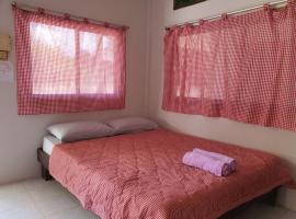 pineapple resort，位于Ban Huai Thalaeng Phan的酒店