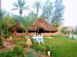 Paradise in the southern desert Morocco，位于Tamegroute的酒店