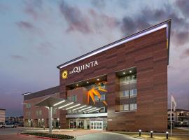 La Quinta Inn & Suites DFW West-Glade-Parks，位于尤利斯的酒店