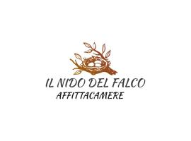 IL NIDO DEL FALCO，位于Pradleves的酒店