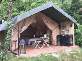 Les Toiles de La Tortillère tentes luxes safari lodge glamping insolite，位于马尔赛的豪华帐篷