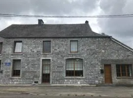 Petite maison à la campagne