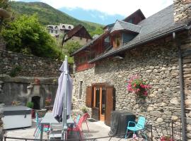 la grange avec spa，位于Saint-Aventin的滑雪度假村