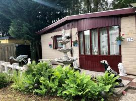 Retro Relax Resort midden in het bos op de Veluwe in Putten，位于皮滕的木屋