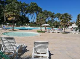 T2 Antigua Ondres plage avec piscine et tennis，位于翁德尔的宠物友好酒店