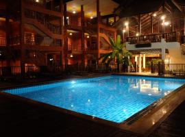 Rainforest Huahin Village Hotel，位于华欣山姆-潘南水上市场附近的酒店