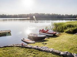 Dom nad jeziorem Ublik z sauną i jacuzzi，位于Ublik的酒店