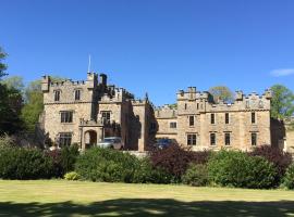 Otterburn Castle，位于泰恩河畔纽卡斯尔的酒店