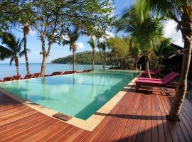 沙拉德小屋酒店，位于沙拉海滩的木屋