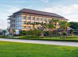 Swan Lake Hotel Sattahip，位于梭桃邑的酒店