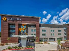 La Quinta by Wyndham Houston East at Sheldon Rd，位于钱诺夫圣哈辛托纪念碑和历史博物馆附近的酒店